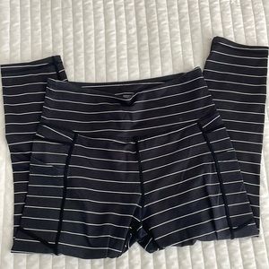 ZYIA light n tight capri leggings